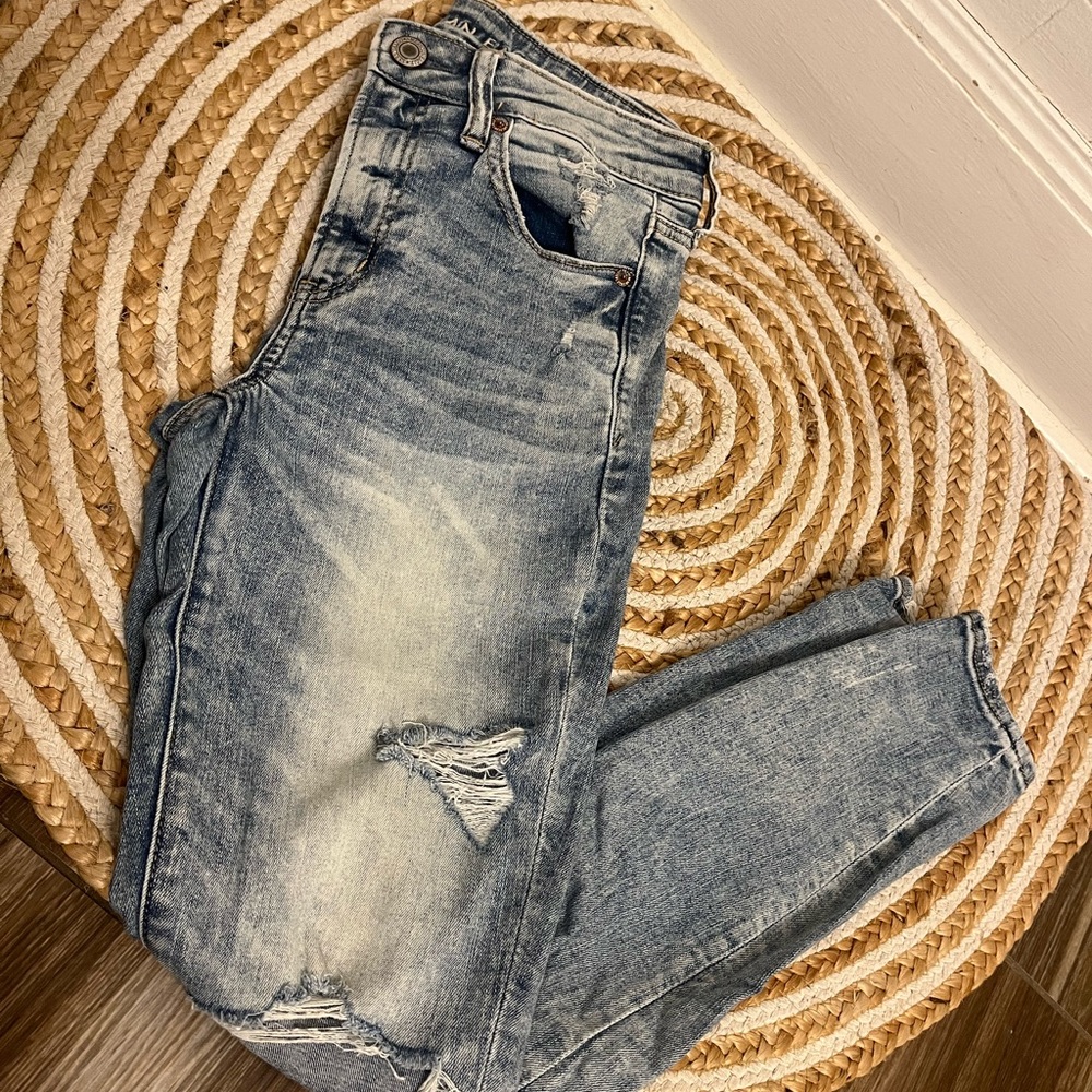 Woman’s size 6 American Eagle Acid Wash Skinny Jeans